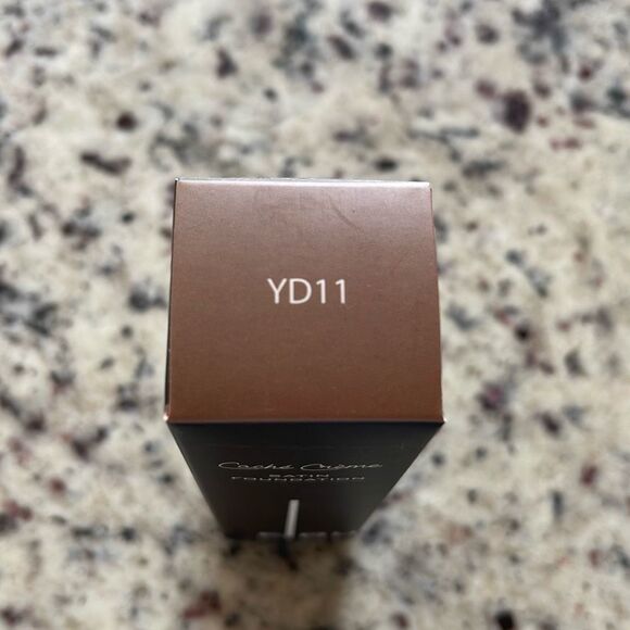 Doucce Caché Crème Satin Foundation Color: YD11 (Yellow Undertone Dark) - Picture 3 of 4